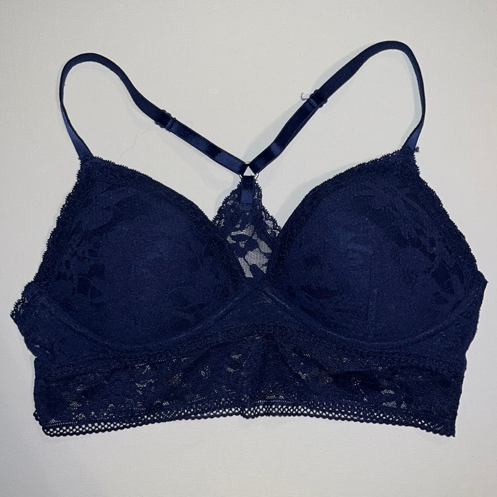 Victoria’s Secret Navy Blue Lightly Padded Lace Bralette Size Medium